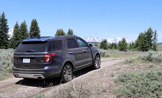 Ford Explorer in Grand Teton National Park