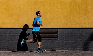 running is a healthy way for men to stay fit