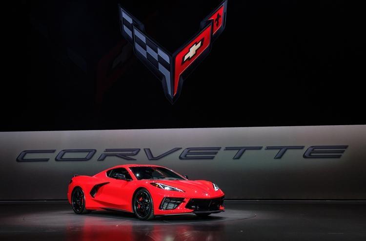 2020 corvette singray reveal side view