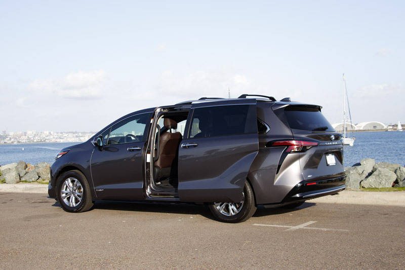 2021 toyota sienna minivan