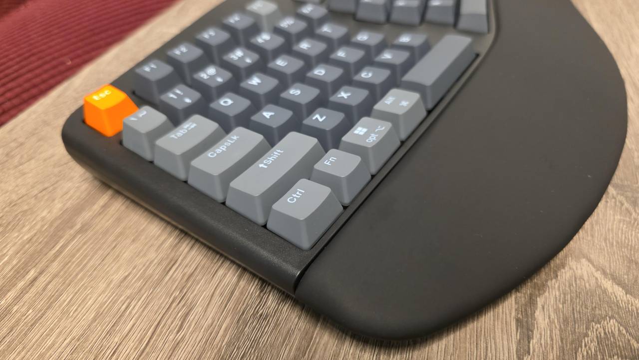 Adesso EasyTouch 1500 Ergonomic Mechanical Keyboard Review