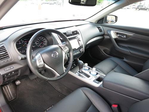 altima-leather-front