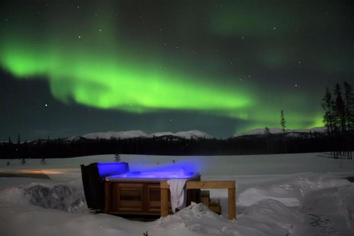 northern lights hot tub