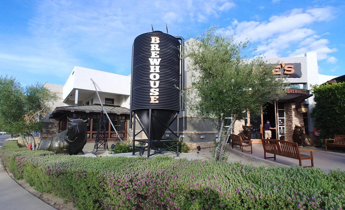 front entrance to Babe's BBQ and Brewhouse