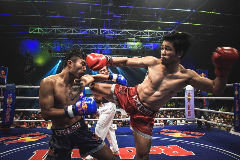 muay thai fighting is similar to kickboxing