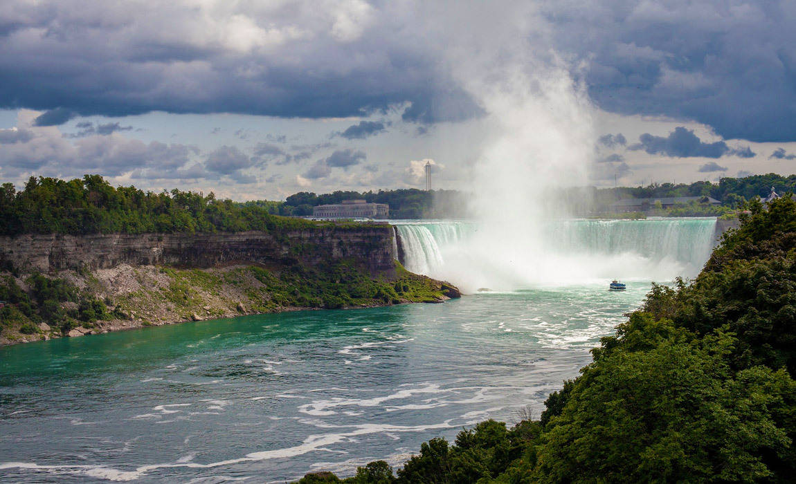 Buffalo New York is a great place to visit if you want to see Niagra Falls