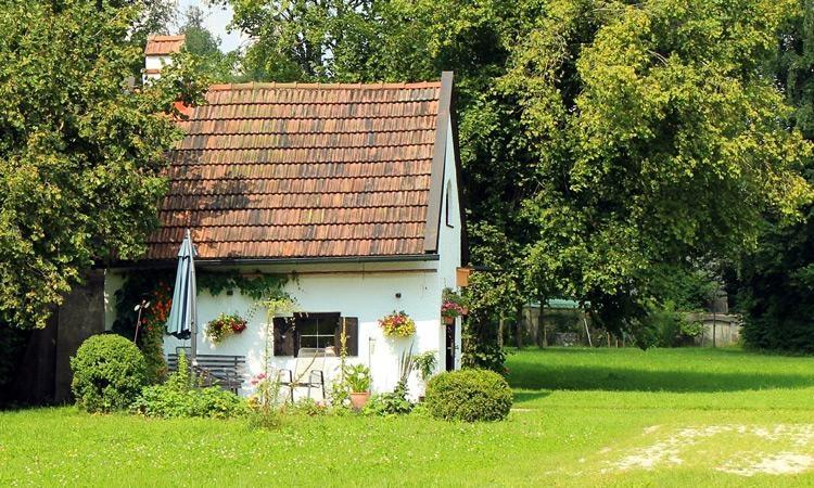 Tips for building her the she shed of her dreams.