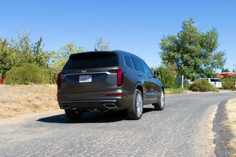 rear view of cadillac xt6 suv