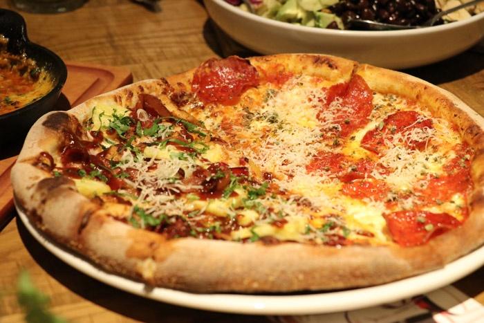 hawaiian and pepperoni pizza