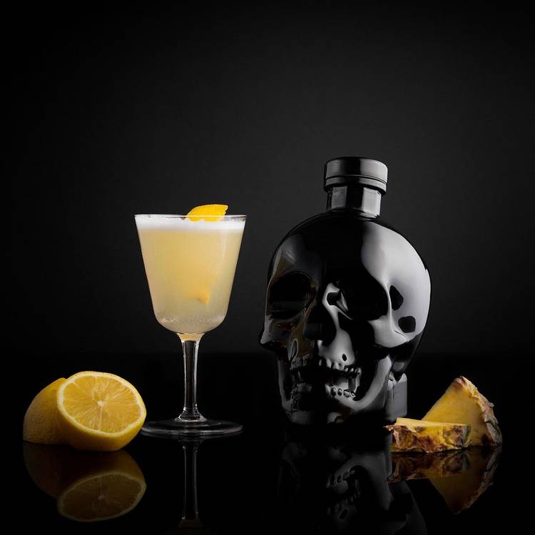 viva la piña vodka cocktail recipe with Crystal Head Onyx