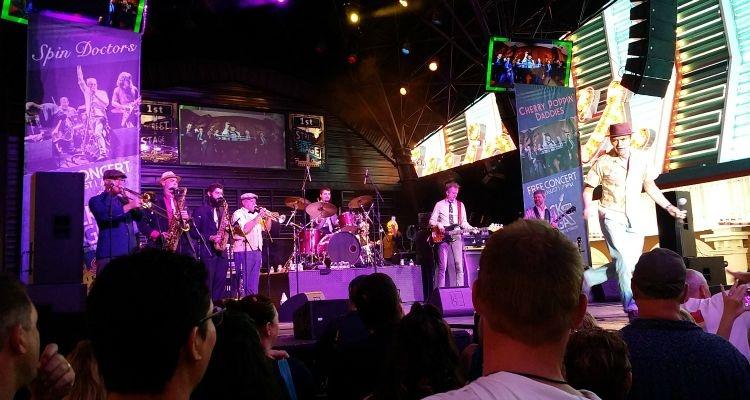 Cherry Poppin' Daddies On Stage