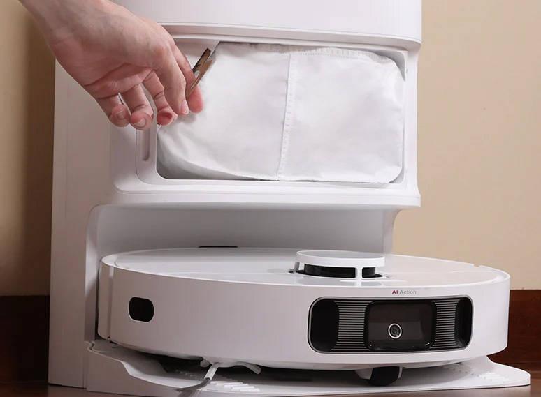 vacuum bag in base station