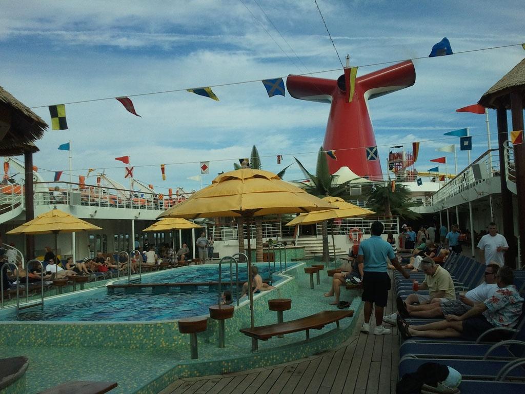 pool-deck-on-ecstasy