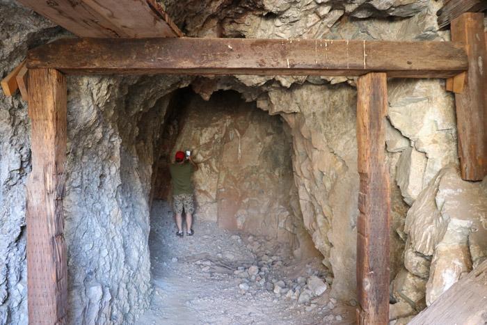 abandoned gold mine mine shaft joshua tree california