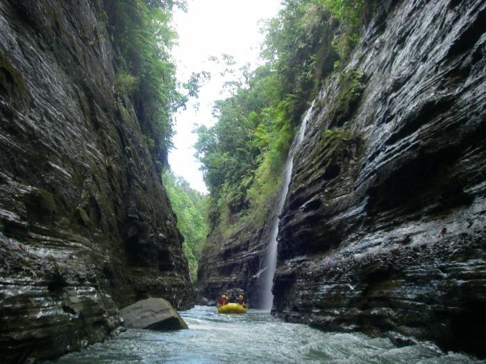 fiji white water rafting