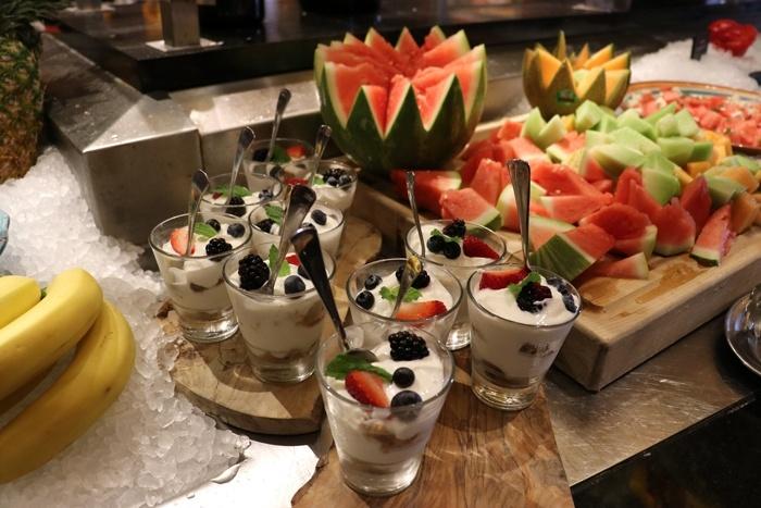 fruit market table