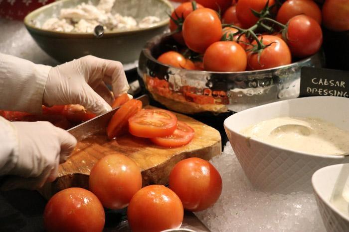 sliced tomatoes