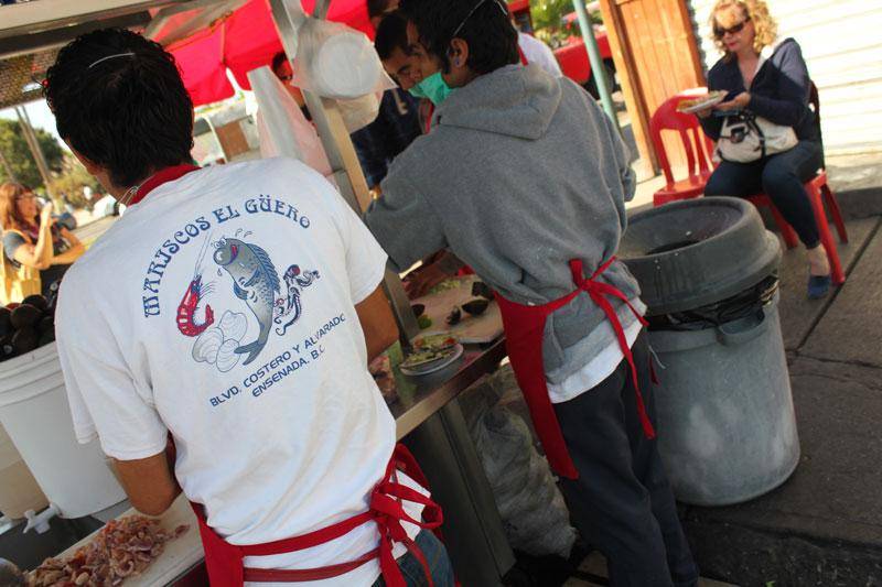 mariscos el guero workers 2