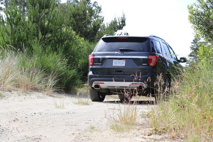 rear ford explorer platinum on sand