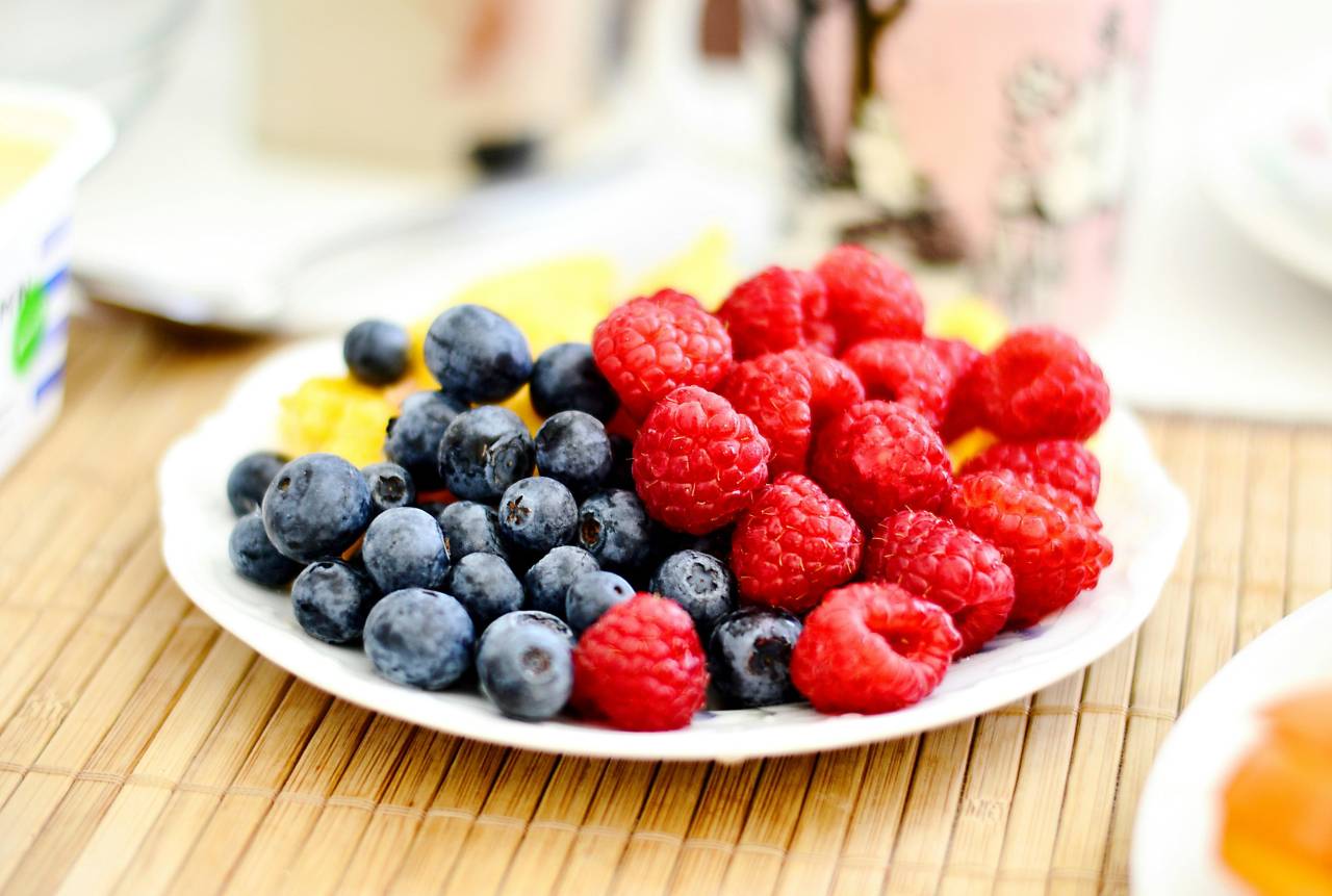healthy fruits berries are good for men's health
