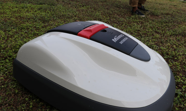 Honda Miimo Man s New Best Friend is a Robot Lawn Mower