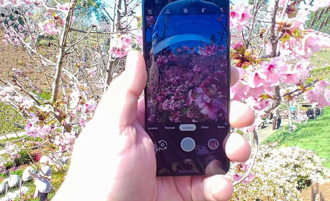 how to stay connected while traveling
