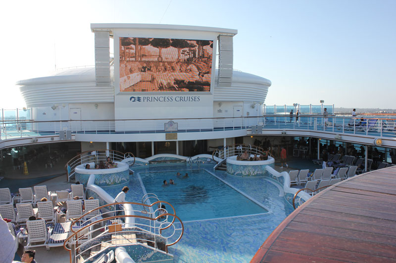 golden princess main pool