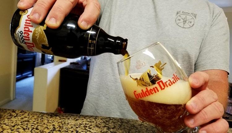 Pouring Gulden Draak