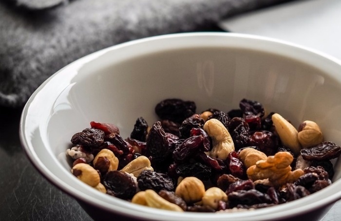 raisins nuts