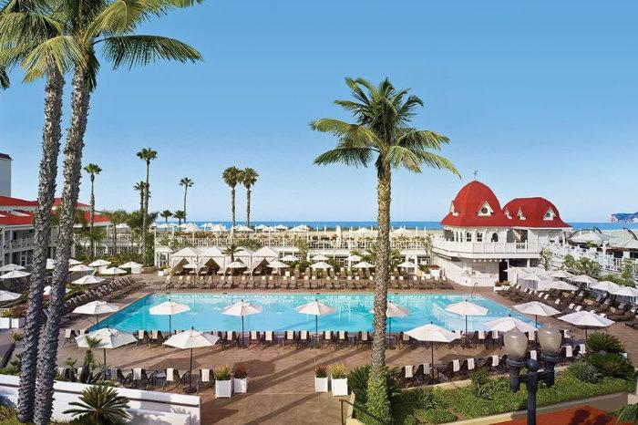 main-pool-hotel-del