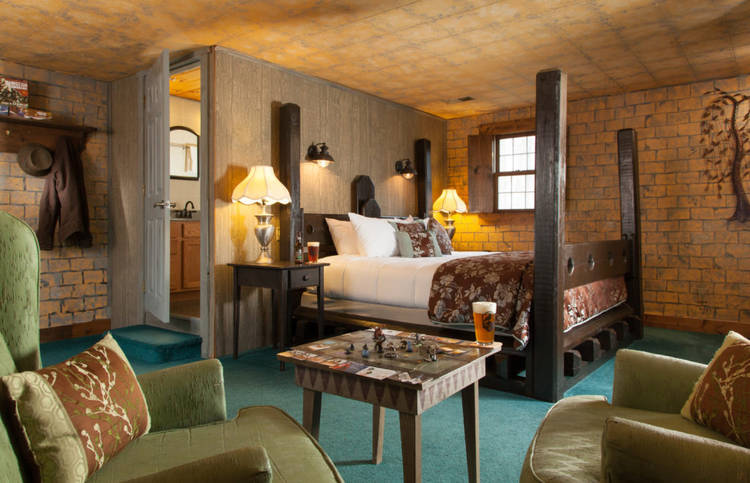 ravenwood rooms dukes dungeon ohio themed hotel room