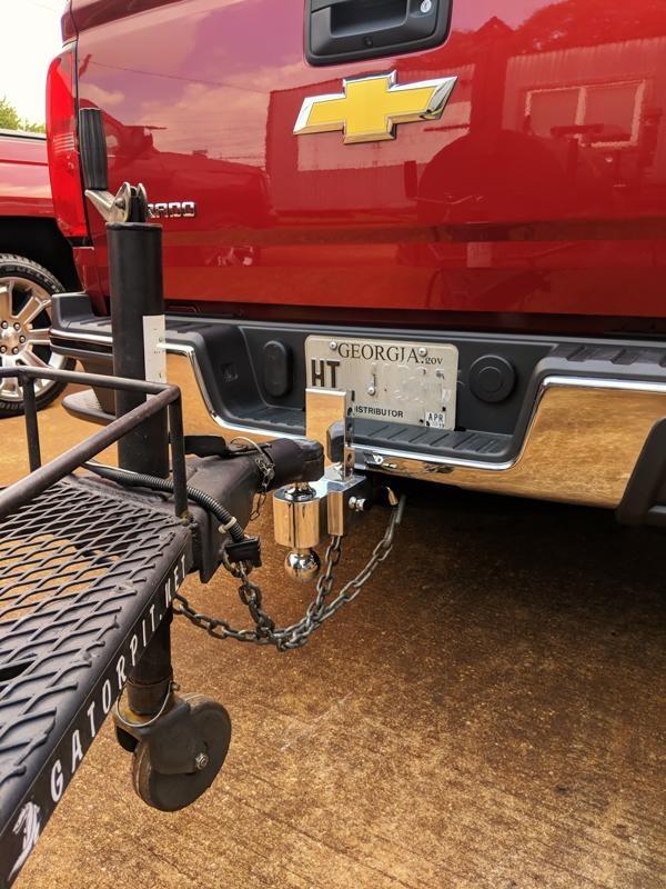 chevy colorado hitched to trailer