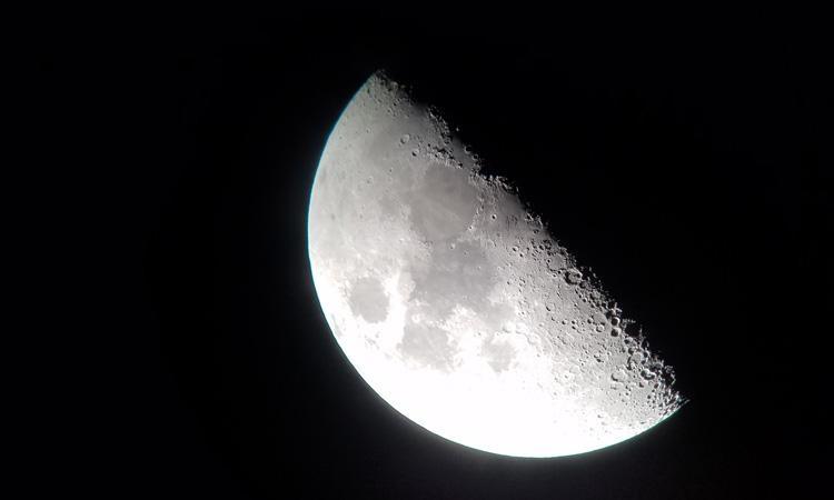 How to Take Moon Photos