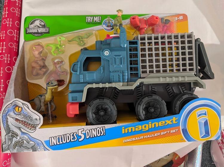 imaginext dinosaur hauler gift set
