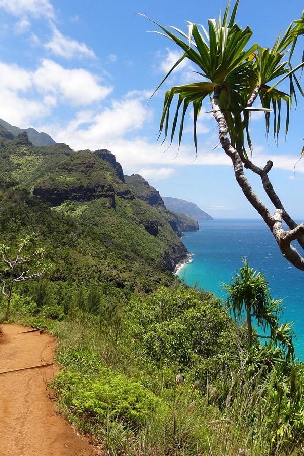 hike napali coast kauai hawaii