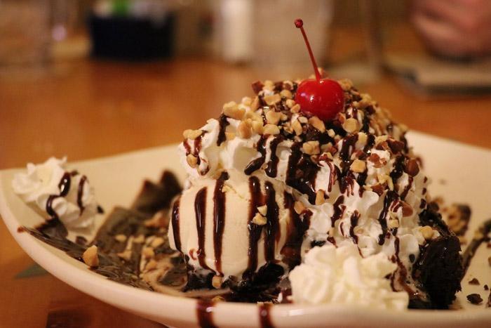 chocolate lava brownie sundae