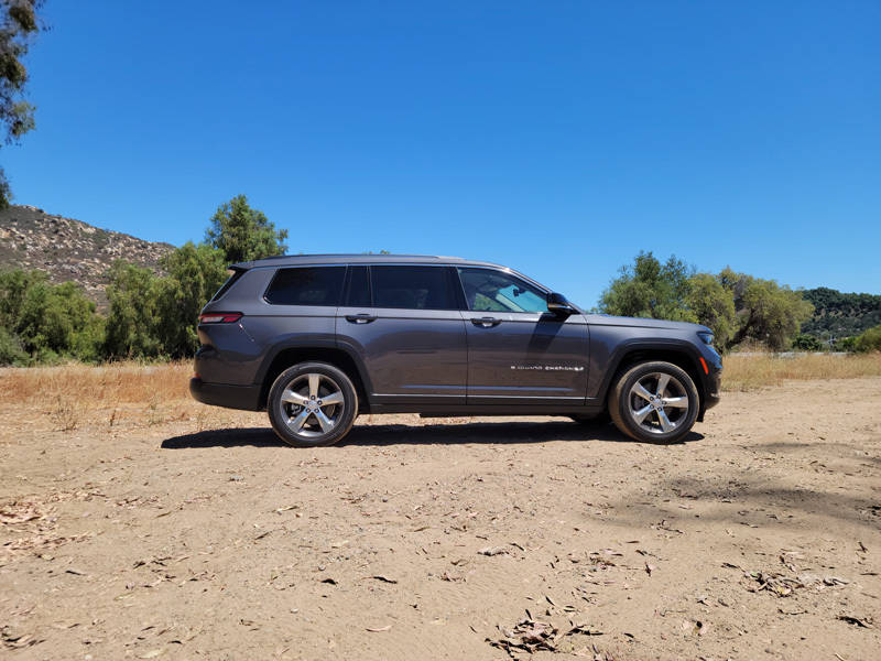jeep grand cherokee l side view