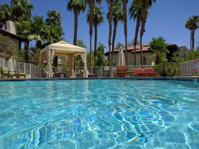 la casa del zorro pool