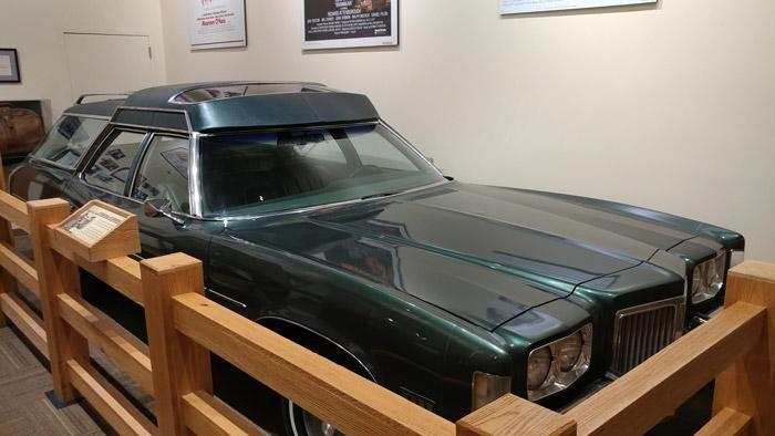 john wayne 1975 pontiac grand safari wagon