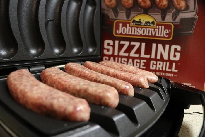 https://www.mantripping.com/images/stories/johnsonville-brat-maker/brats-in-brat-maker-uncooked.jpg