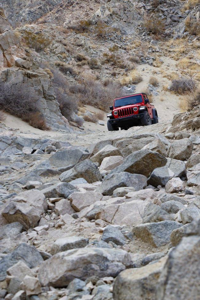 jeep gladiator rubicon on rocks berdoo trail joshua tree national park