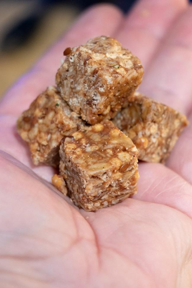 kates real food peanut butter hemp flax snack bites