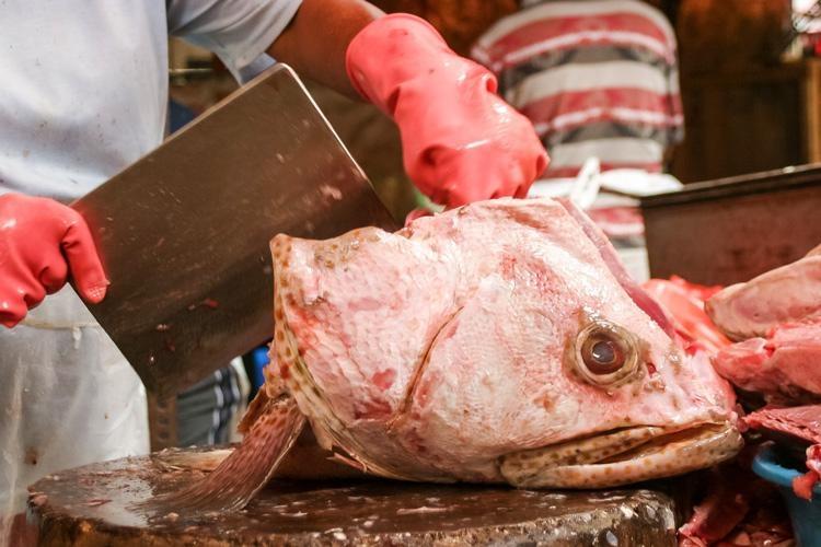 kuala lumpur market fishmonger