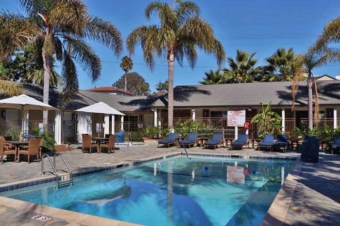 pool area holiday inn express la jolla