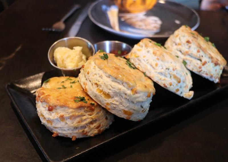 garlic cheddar biscuits