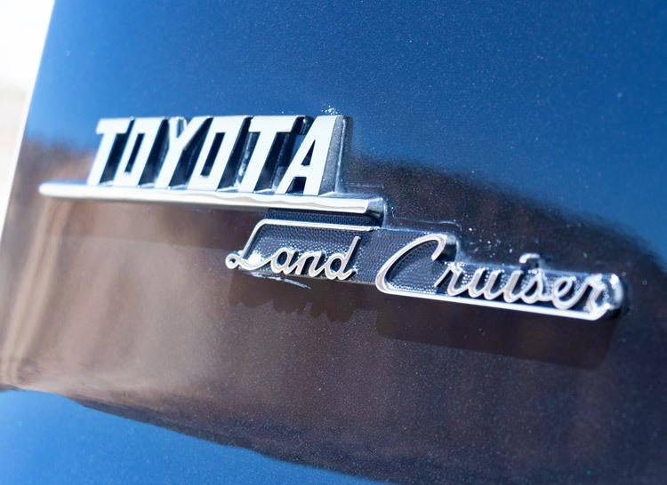 vintage toyota landcruiser emblem
