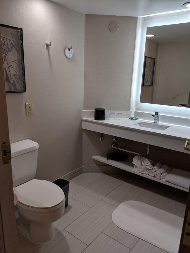 marriott las colinas bathroom