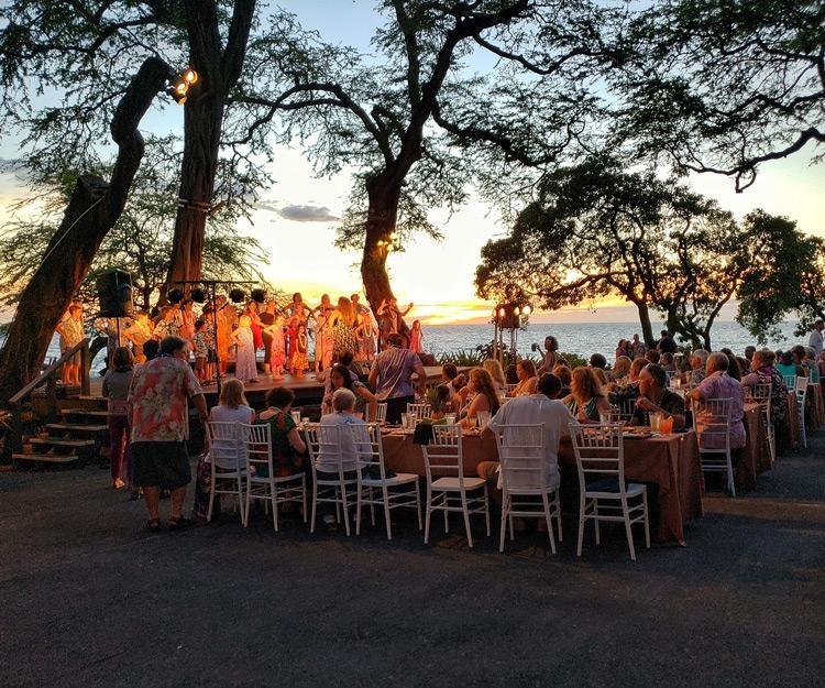 kids dancing at mauna kea luau