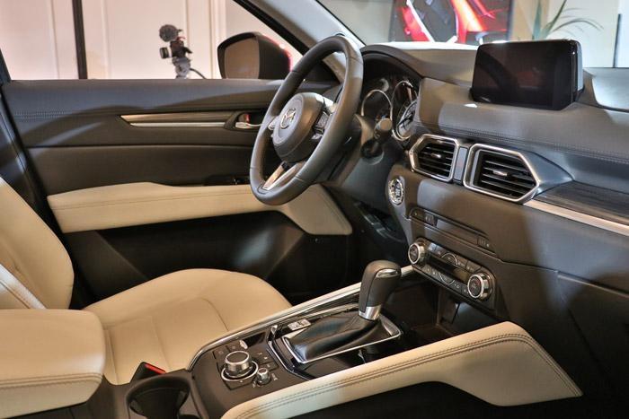 cx 5 cockpit