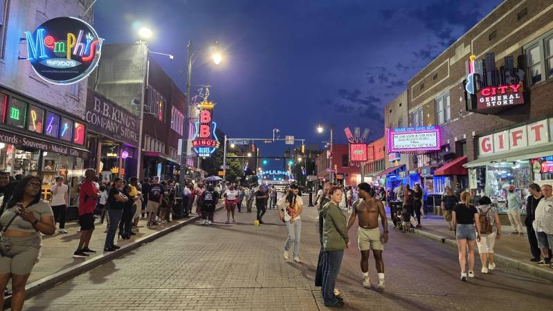 Beal Street in Memphis nightlife